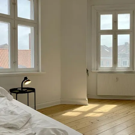 And Spacious For 4 Apartmán